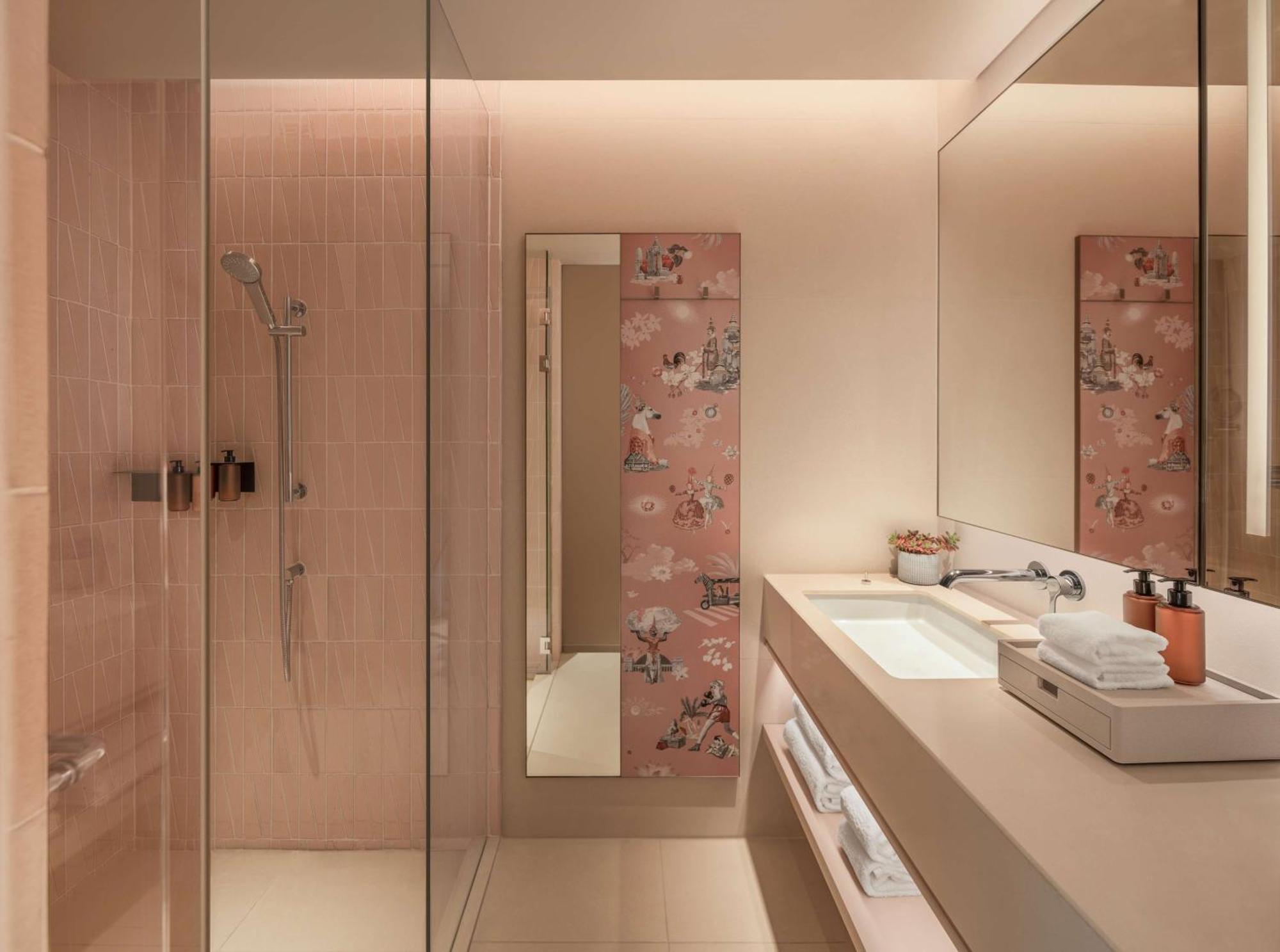 Hotel Kromo Bangkok, Curio Collection By Hilton 5*